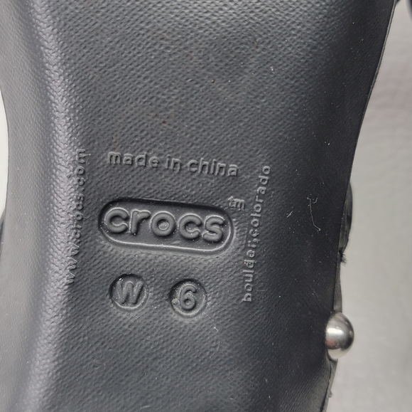 Crocs Cyprus IV  Black Heels Sandals Women's Size 6 shoes may  be slightly dirty - Picture 7 of 8
